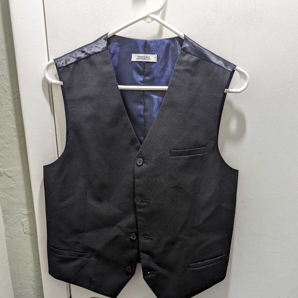Izod Boys Black Vest Size XL 18/20